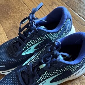 Brooks Ghost Athletic Shoes - Navy and Teal